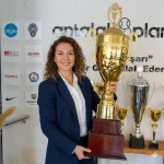 Şampiyonluk Kupası Altın Özel Kesim