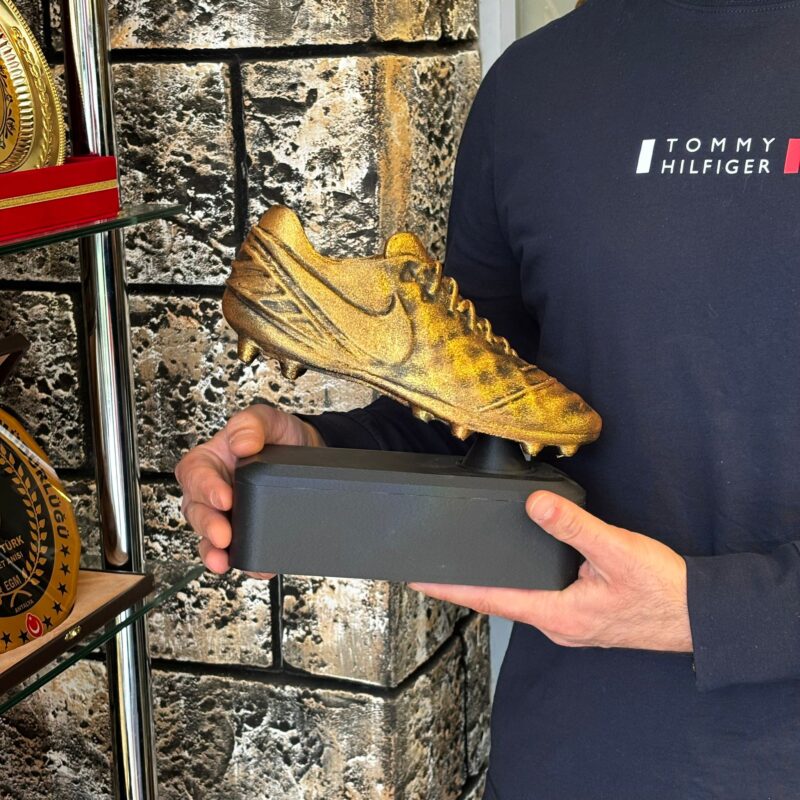 Futbol kulüpleri kişiselleştirilmiş altın ayakkabı ödülü kupa toptan